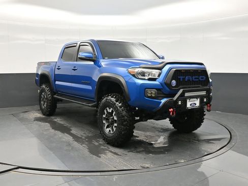 Used 2017 Toyota Tacoma TRD Off-Road w/ Tow Package (A/T) AWD/4WD image 17