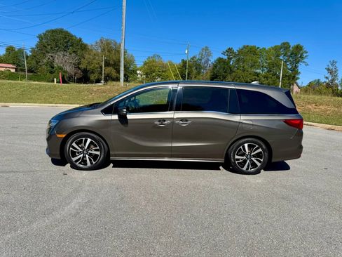 Used 2018 Honda Odyssey Elite image 3