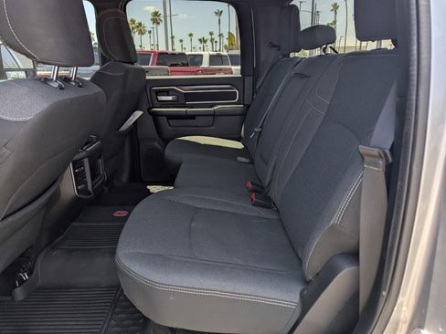 Used 2024 RAM 2500 Big Horn w/ Night Edition AWD/4WD image 9