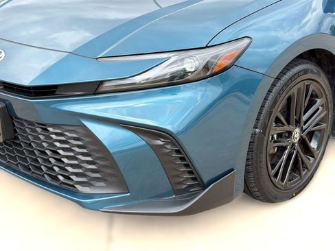 Used 2025 Toyota Camry SE image 11