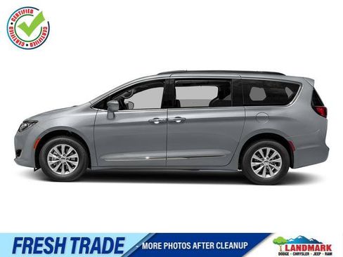Used 2017 Chrysler Pacifica Limited FWD image 1