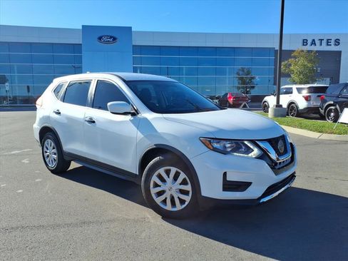 Used 2018 Nissan Rogue S image 1