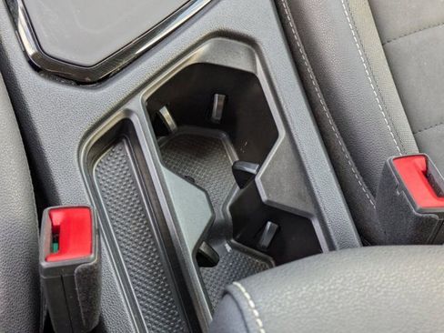 Used 2024 Volkswagen Taos SE image 16