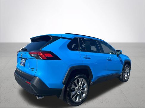 Used 2021 Toyota RAV4 XLE Premium AWD/4WD image 7