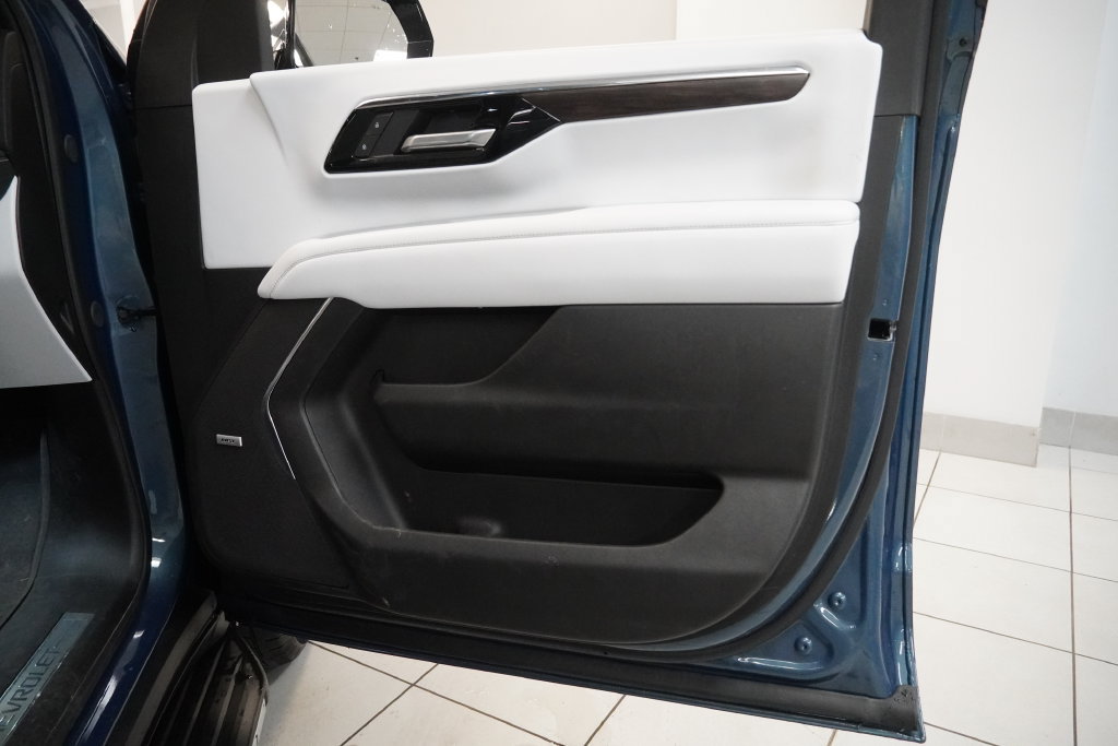 Used 2025 Chevrolet Tahoe Premier AWD/4WD image 34
