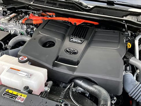 Used 2025 Toyota Sequoia Platinum image 30