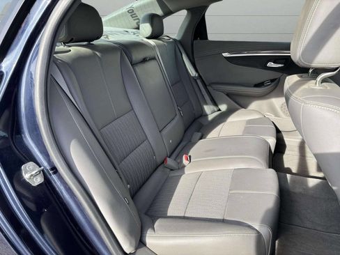 Used 2015 Chevrolet Impala LT w/ Convenience Package image 16