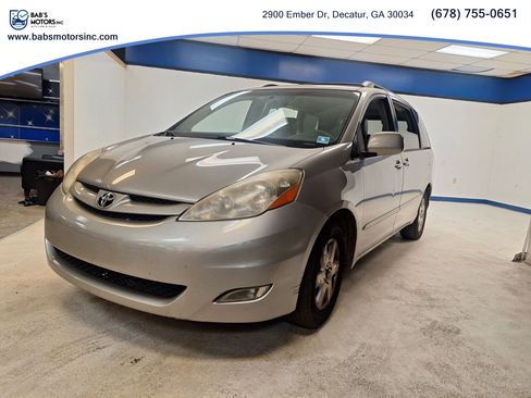 Used 2009 Toyota Sienna XLE FWD image 11