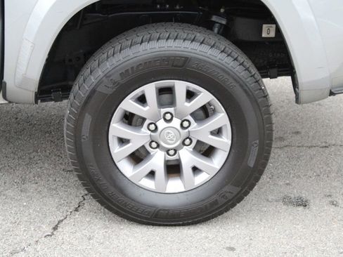 Used 2017 Toyota Tacoma SR5 image 32