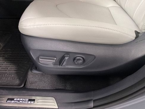 New 2026 Toyota Grand Highlander Limited image 8