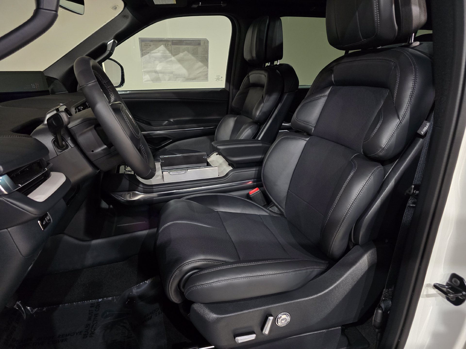 New 2025 Lincoln Navigator Reserve w/ Jet Appearance Package AWD/4WD image 18