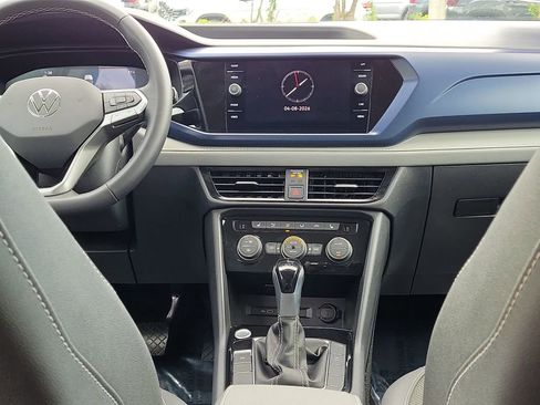 Used 2024 Volkswagen Taos SE image 16