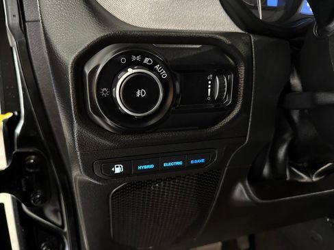 Used 2024 Jeep Wrangler Unlimited image 10