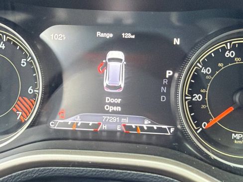 Used 2015 Jeep Cherokee Limited FWD image 9