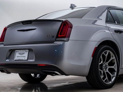 Used 2015 Chrysler 300 S image 12