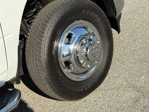 Used 2024 RAM 3500 Big Horn image 31