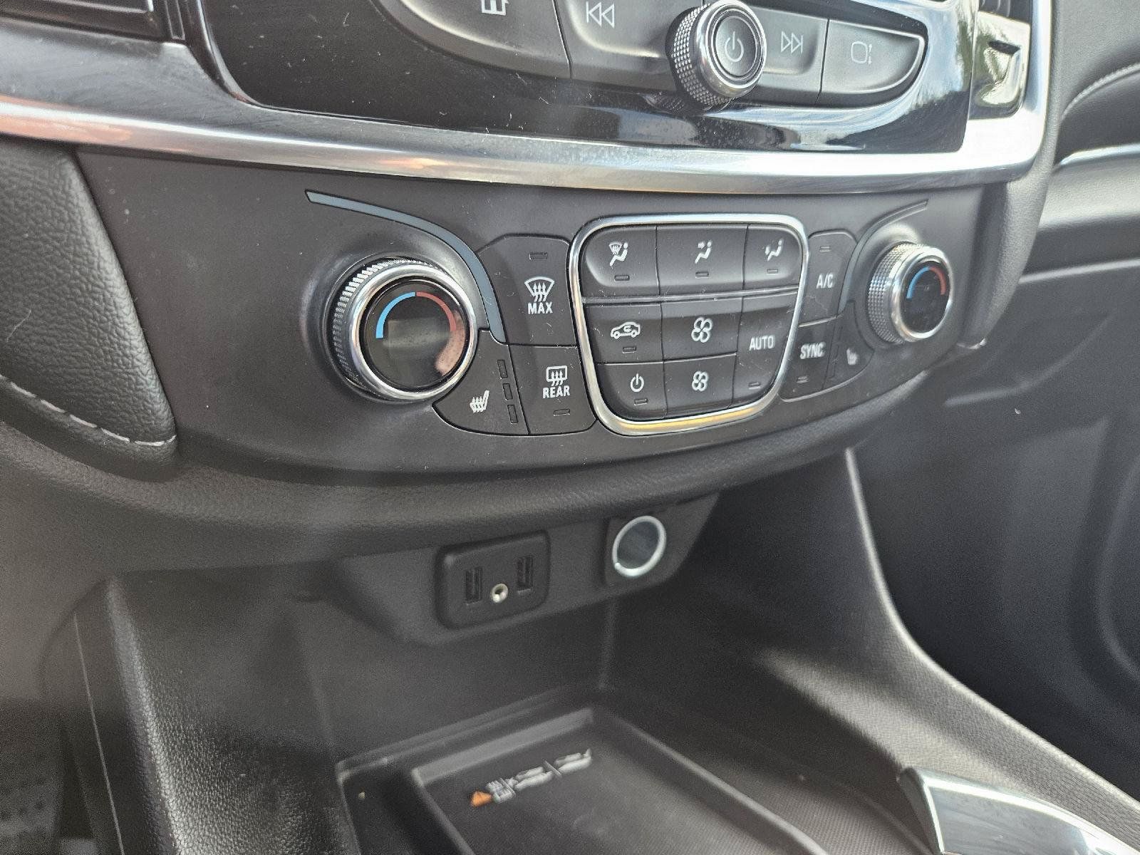 Used 2023 Chevrolet Traverse LT FWD image 15