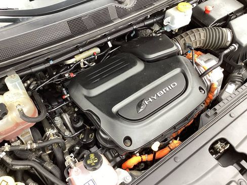 Used 2018 Chrysler Pacifica Touring Plus FWD image 38