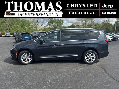 Used 2020 Chrysler Pacifica Touring-L FWD image 4