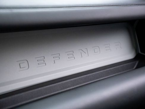 Used 2024 Land Rover Defender 90 X-Dynamic SE AWD/4WD image 17