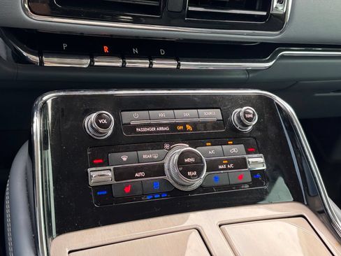 Used 2019 Lincoln Navigator L Black Label AWD/4WD image 12