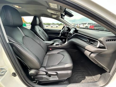 Used 2018 Toyota Camry SE FWD image 13