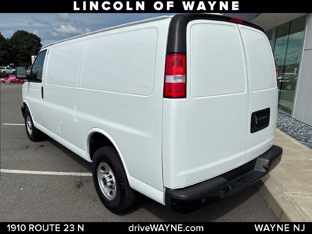 Used 2022 GMC Savana 2500 RWD image 3