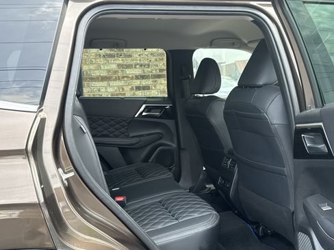Used 2023 Mitsubishi Outlander SEL AWD/4WD image 14