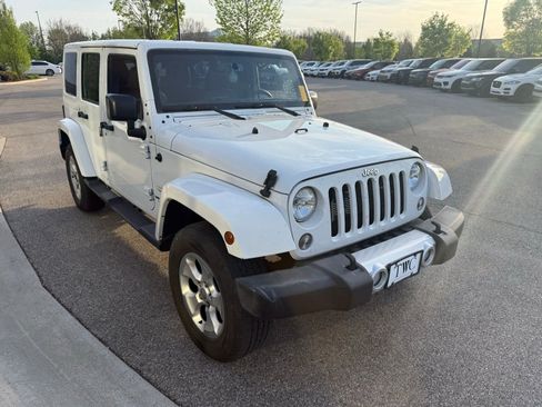 Used 2015 Jeep Wrangler Unlimited Sahara w/ Connectivity Group image 3