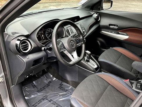 Used 2018 Nissan Kicks SR w/ Exterior Package image 15