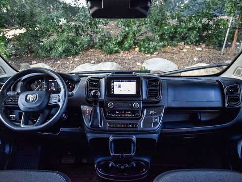 Used 2025 RAM ProMaster 2500 w/ Convenience Group image 19