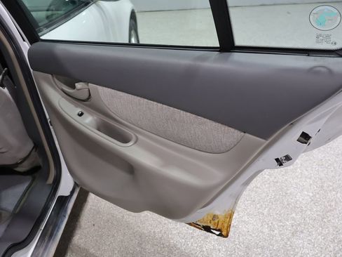 Used 2003 Oldsmobile Alero GL FWD image 21