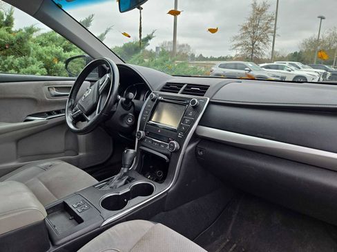Used 2016 Toyota Camry XSE image 5