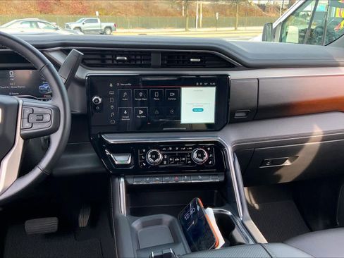 Used 2024 GMC Sierra 2500 Denali w/ Denali Reserve Package image 6