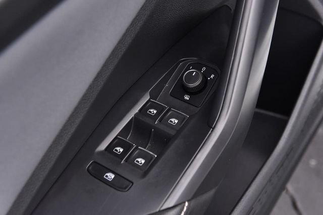 Used 2025 Volkswagen Jetta SE FWD image 8