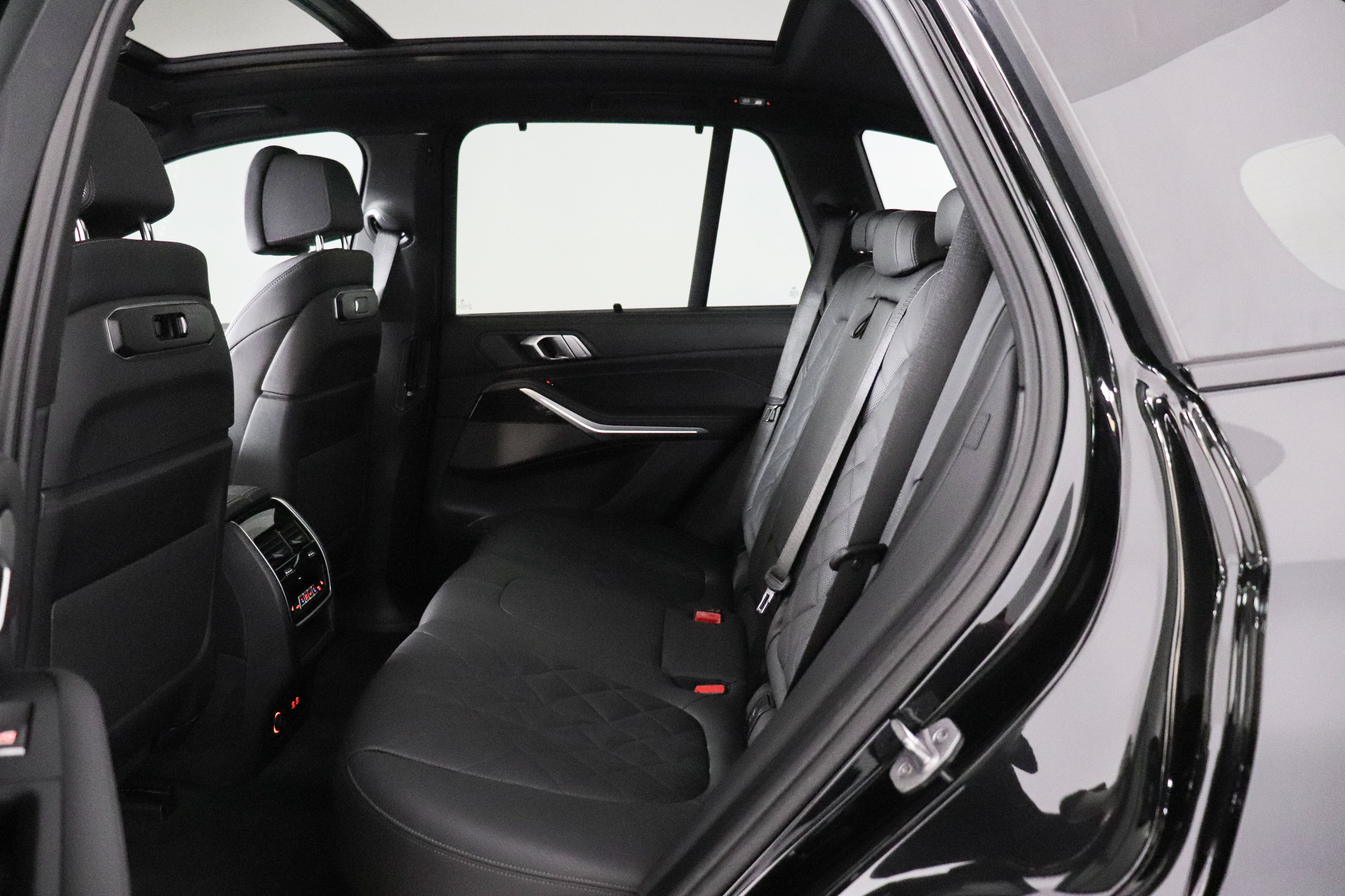 Used 2024 BMW X5 xDrive50e w/ M Sport Package AWD/4WD image 21