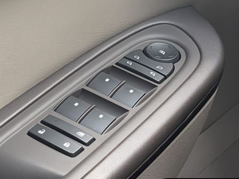 Used 2016 GMC Acadia Denali AWD/4WD image 25