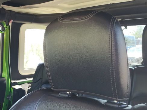 Used 2018 Jeep Wrangler Unlimited Sahara AWD/4WD image 10