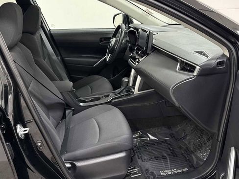 Certified 2022 Toyota Corolla Cross LE image 29