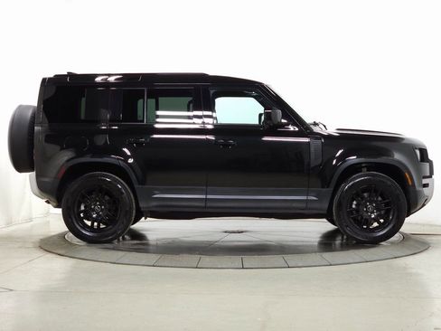 Used 2025 Land Rover Defender 110 S image 8