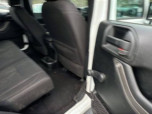 Used 2018 Jeep Wrangler Unlimited Sport w/ Connectivity Group image 20