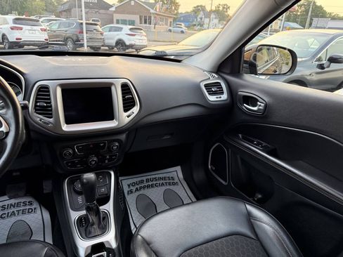 Used 2017 Jeep Compass Latitude w/ Popular Equipment Group AWD/4WD image 12