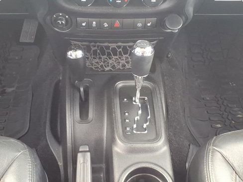 Used 2016 Jeep Wrangler Unlimited Sahara image 18