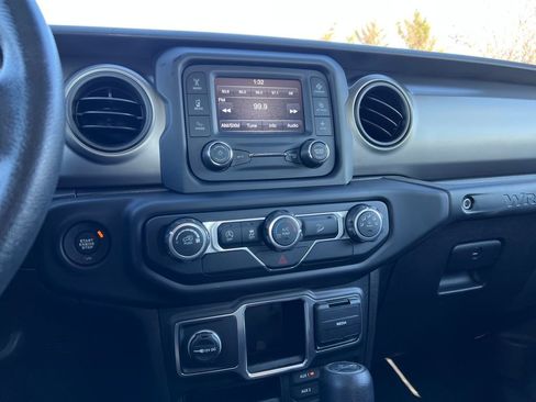 Used 2019 Jeep Wrangler Unlimited Sport image 29