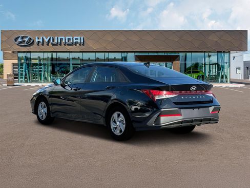 New 2025 Hyundai Elantra SE image 5