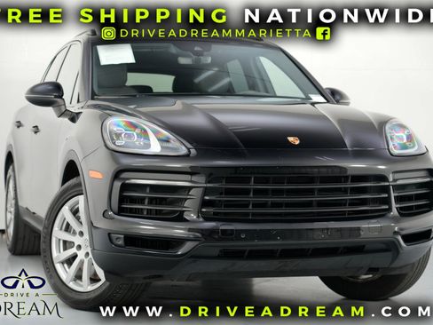 Used 2022 Porsche Cayenne Platinum Edition image 2