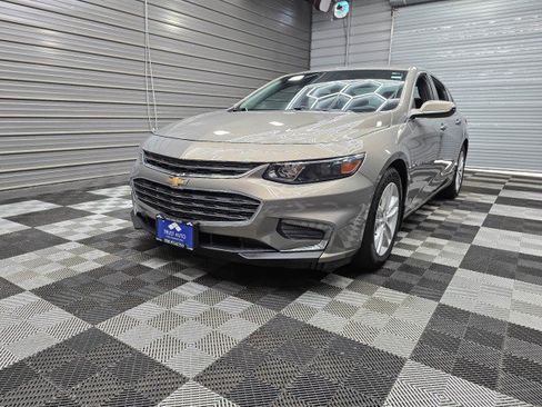 Used 2017 Chevrolet Malibu LT FWD image 41