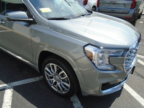 Used 2023 GMC Terrain Denali w/ Denali Premium Package AWD/4WD image 13
