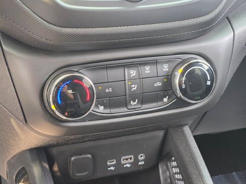 Used 2023 Chevrolet TrailBlazer LT FWD image 22