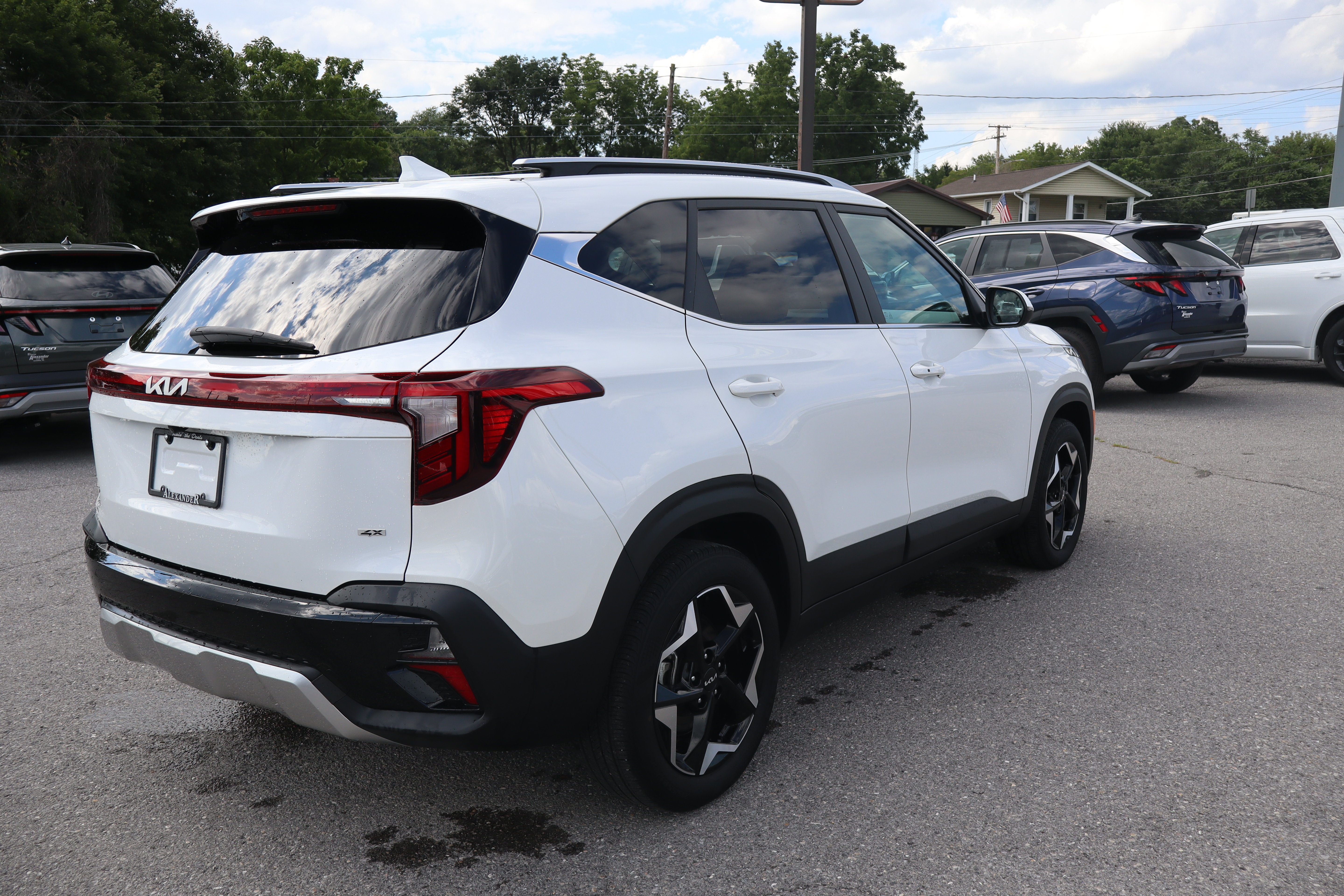 Used 2024 Kia Seltos EX AWD/4WD image 3